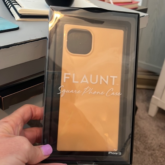 Flaunt Cell Phones & Accessories Iphone 3 Case By Flaunt Euc Poshmark